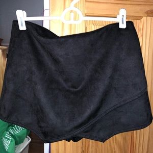 Black Skort